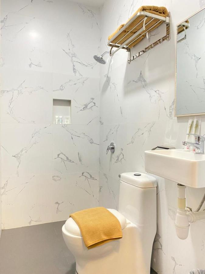 Batam 1 Hotel Наґойя Екстер'єр фото