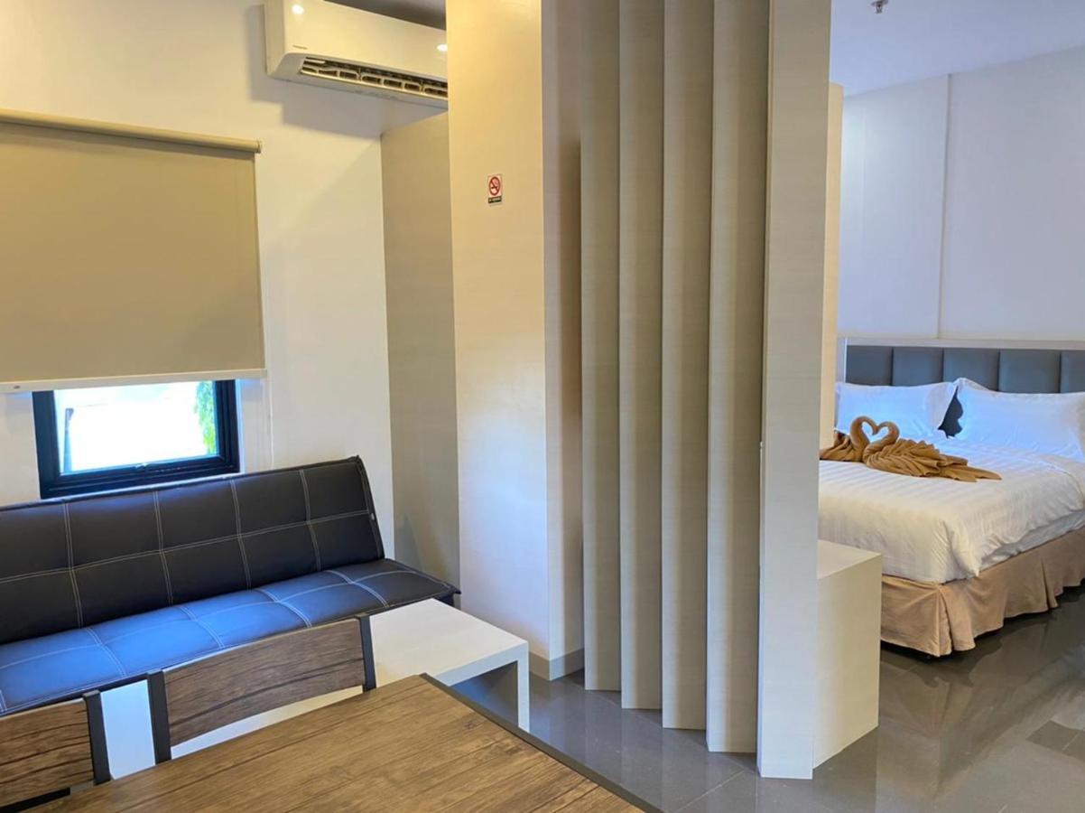 Batam 1 Hotel Наґойя Екстер'єр фото