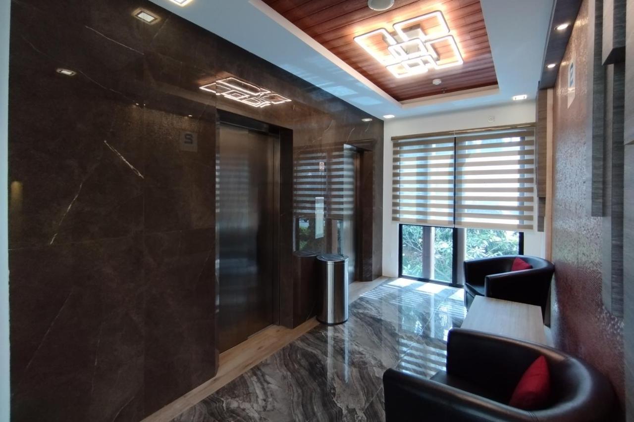 Batam 1 Hotel Наґойя Екстер'єр фото