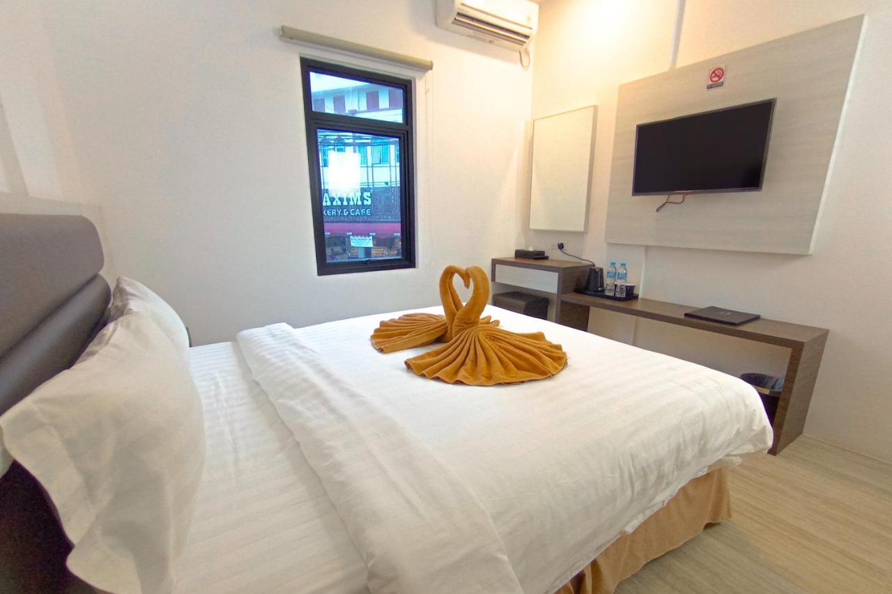 Batam 1 Hotel Наґойя Екстер'єр фото